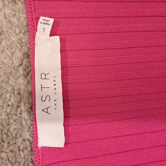 ASTR The Label Estepania Hot Pink Cut Out Shoulder Stretch Sweater - Picture 6 of 7